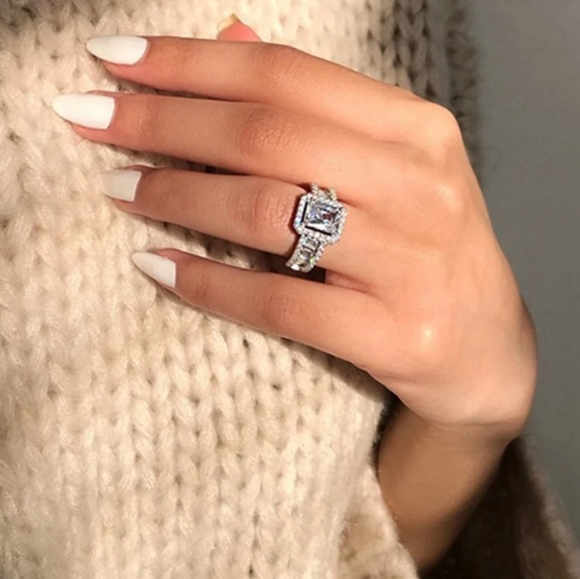 Jewelry - Beautiful vintage ring for women!